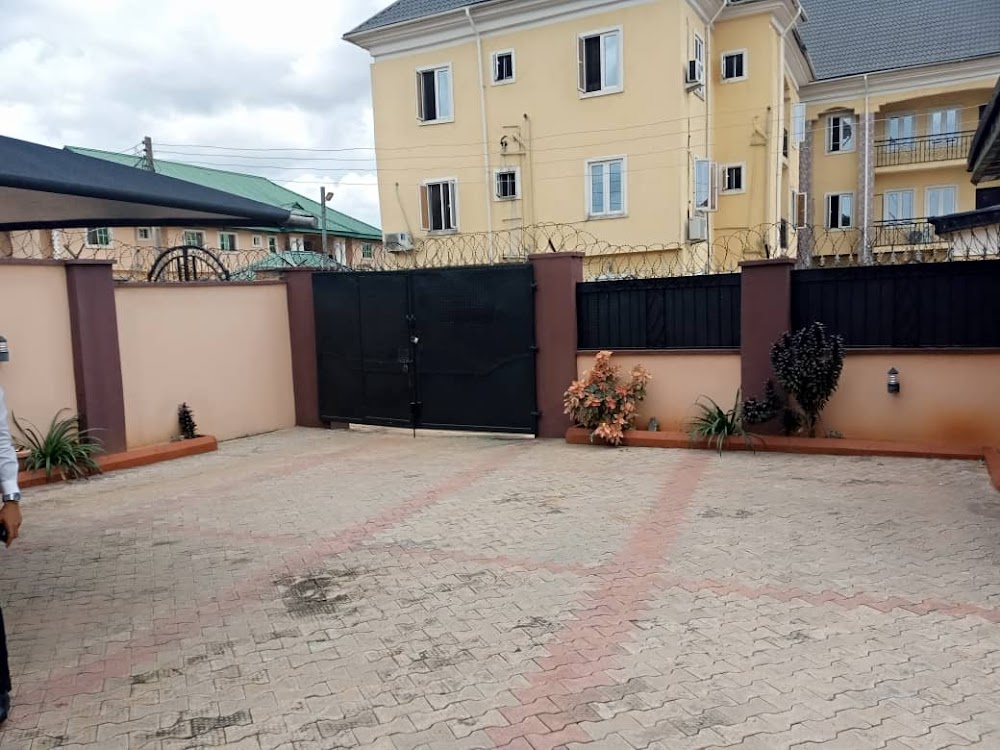 Abuja Quarters photo 2
